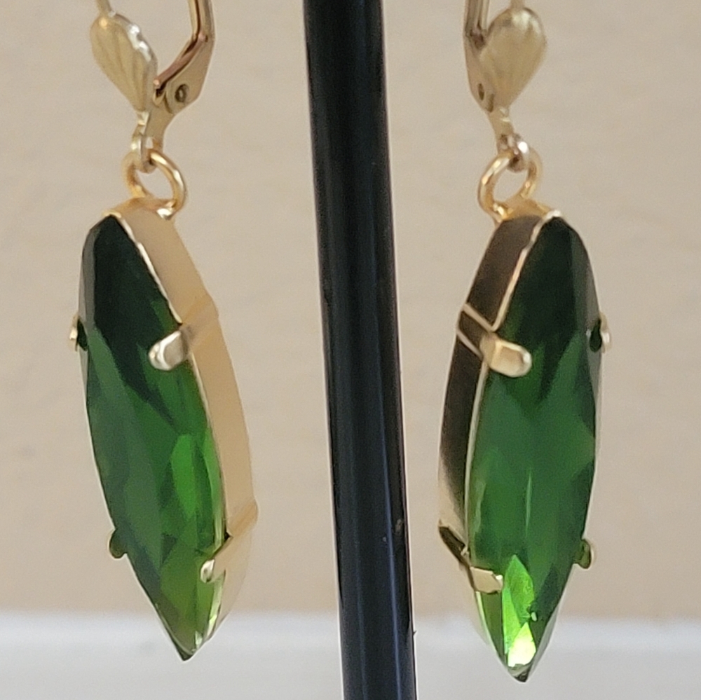 Gorgeous emerald faceted glass Earrings - Women Jewelry